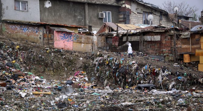 Община Варна обеща да разчисти незаконното сметище в квартал &quot;Максуда&quot; (снимки)