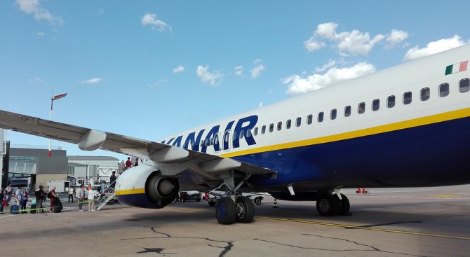 Ryanair отлага ограниченията върху ръчния багаж до януари