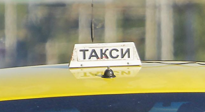 Удължават с 5 г. валидността на удостоверенията на таксиметровите шофьори