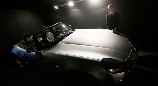 BMW Z8 на Стив Джобс е оценен на $400 хил., идва с... Motorola