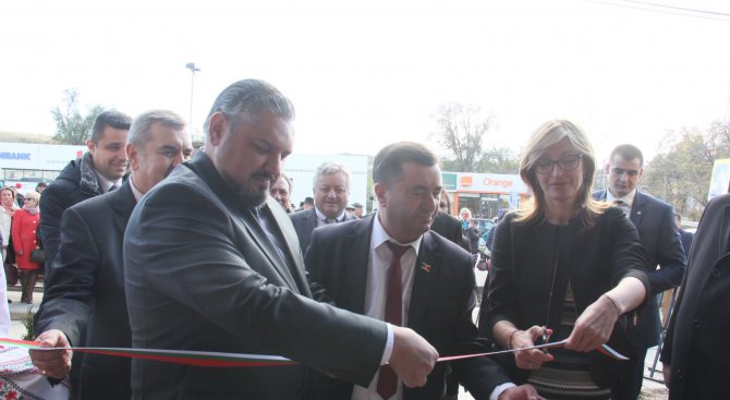 Екатерина Захариева откри българско консулство в Тараклия