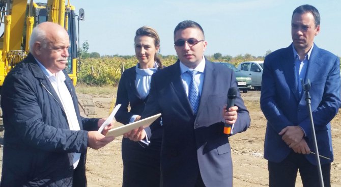 Министър Нанков ще инспектира строителството на разширенето на пътя Бургас – Слънчев бряг