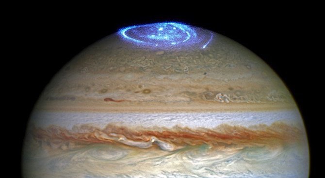 Полярните сияния на Юпитер пулсират с различен ритъм