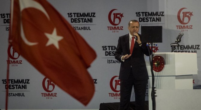 Реджеп Ердоган: Превратите хвърлят сянка върху републиката ни