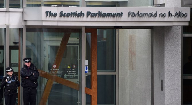 Евакуираха шотландския парламент заради подозрителни пратки