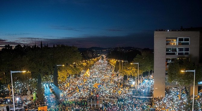 Кметицата на Барселона обвини Пучдемон, че е довел Каталуния до катастрофа