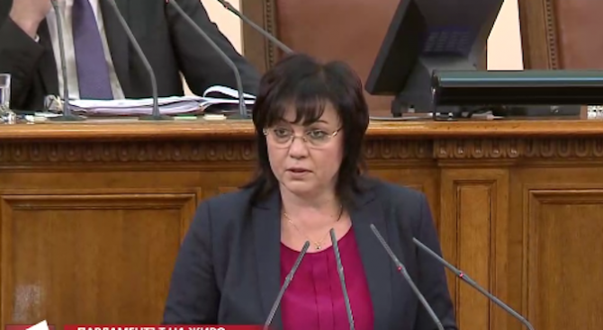 Жестоки скандали в парламента. Нинова и Цветанов в спор кой е по-страхлив (видео)