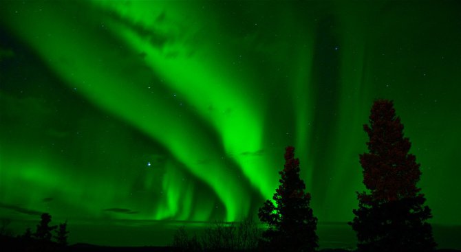 Северно сияние озари небето над Финландия (видео)