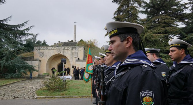 Варна се поклони на героите, загинали в Битката на народите (снимки)