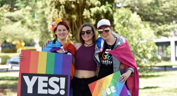 Австралийският сенат започна дебати за узаконяване на еднополовите бракове