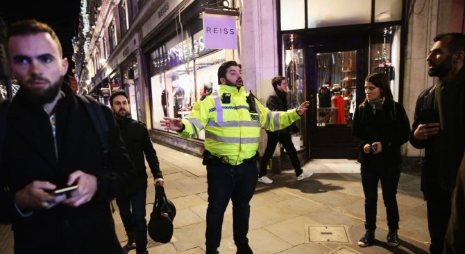 Българин за снощната паника в Лондон: Навсякъде беше хаос. Хората бягаха в различни посоки (видео)