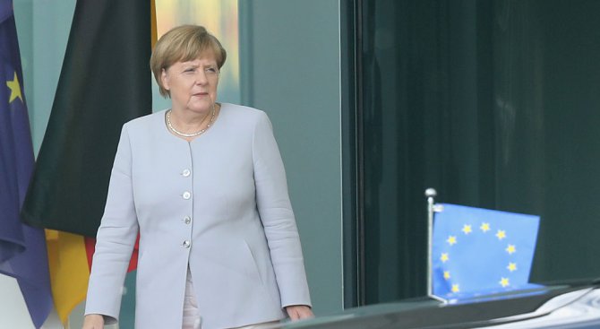 Партията на Ангела Меркел призова ГСДП за съставяне на коалиционен кабинет
