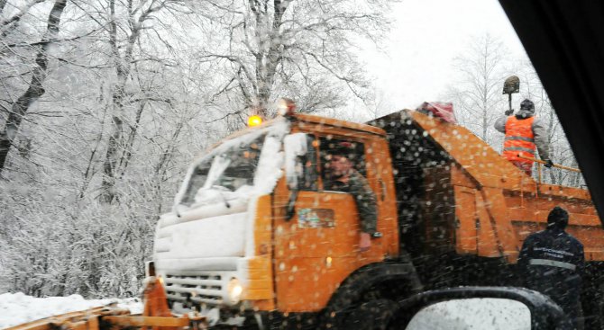 Снежната покривка на прохода Шипка надхвърля 10 сантиметра