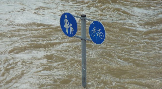 &quot;Циклонът &quot;Филип&quot; предизвика тежки наводнения в Албания (видео)