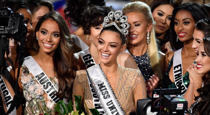 Красавица от Южна Африка спечели короната на „Мис Вселена“ (снимки)