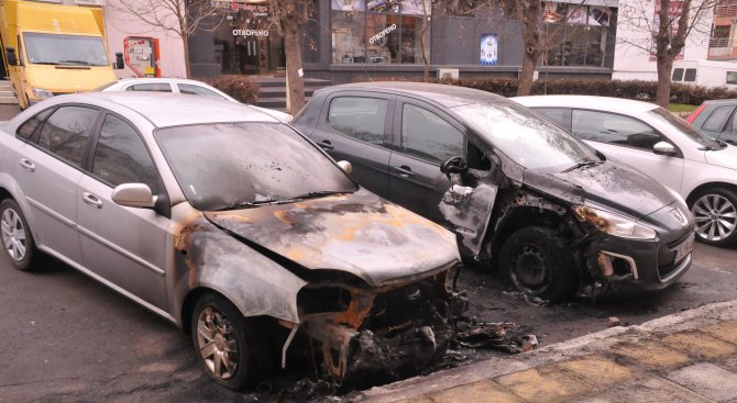 5 коли изгоряха напълно в Пловдив