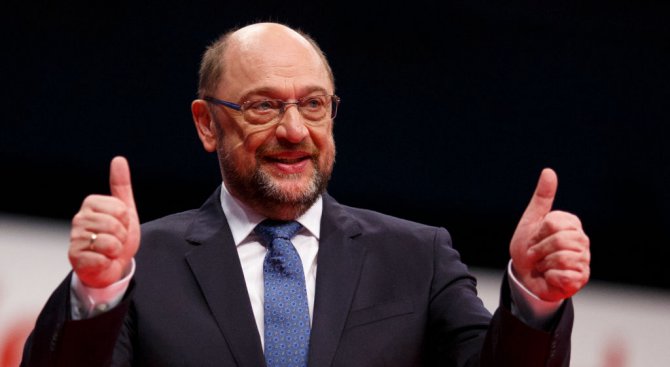 ГСДП гласува за преговори за коалиция с Меркел и преизбраха Шулц за лидер
