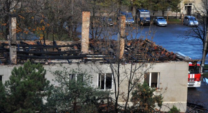 Стана ясна причината за пожара в склада на жандармерията в Бургас