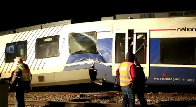 Товарен и пътнически влак се сблъскаха в Германия, десетки са ранени (видео)