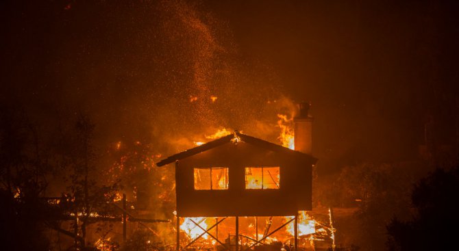 Тръмп обяви извънредно положение в щата Калифорния заради пожарите