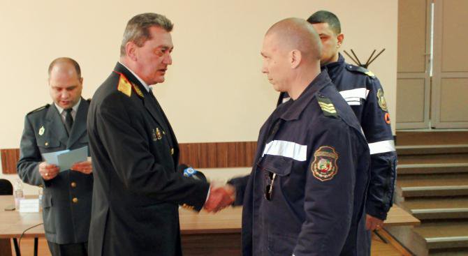 Николай Николов: Няма да се закриват пожарни