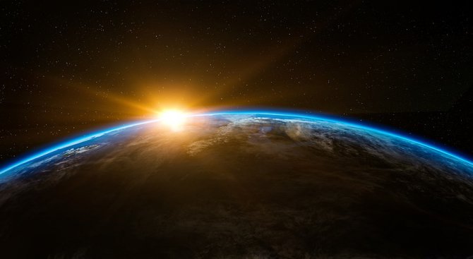 Учени разкриха защо около Земята експлодират космически тела