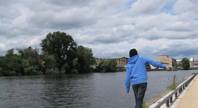 Афганистанец опита да удави момиче в река в Берлин