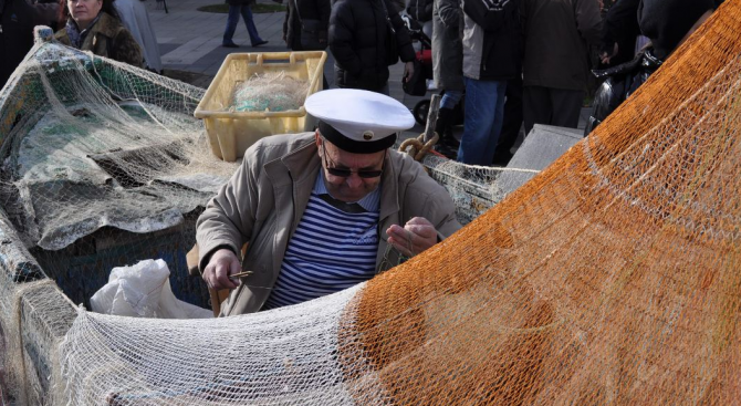 Бургаските рибари отбелязват Никулден по стар стил