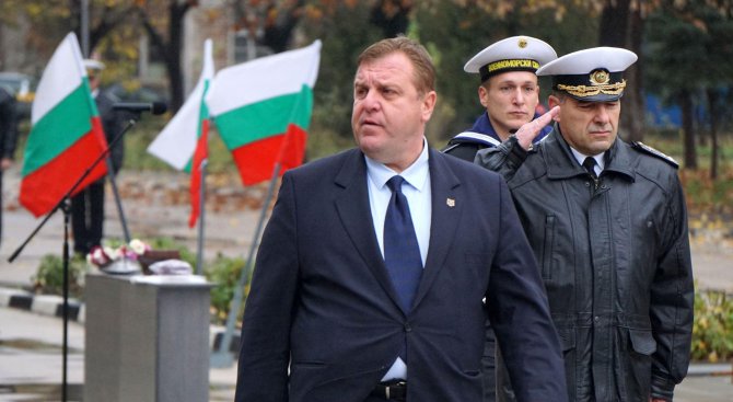 Каракачанов: Законът за доброволната военна служба ще бъде готов догодина