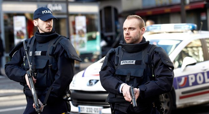 Във Франция арестуваха двама души, подготвяли атентати