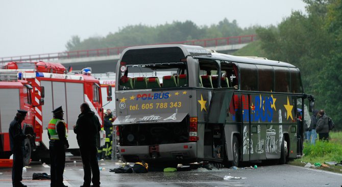 Катастрофа с училищен рейс в Германия. 47 ранени (обновена)