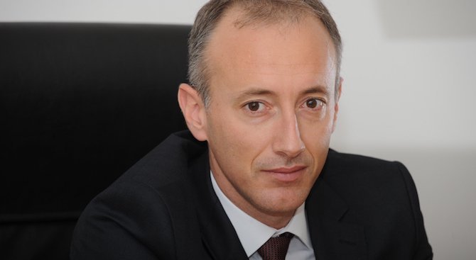 Красимир Вълчев: МОН няма да насърчава закриването на образователни институции