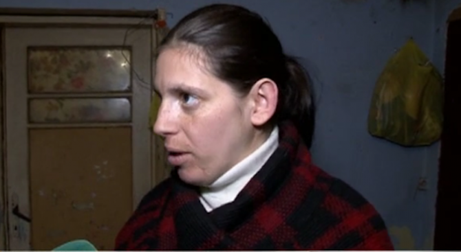 Вълна от съпричастност към самотната майка на три деца, на която ЧСИ запорира сметките