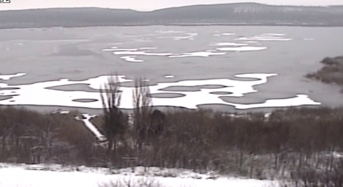 Замръзна езерото в резервата &quot;Сребърна&quot; (снимка)