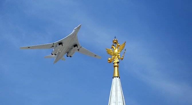 Владимир Путин: Модернизираният Ту-160М ще укрепи отбранителния потенциал на Русия (видео)
