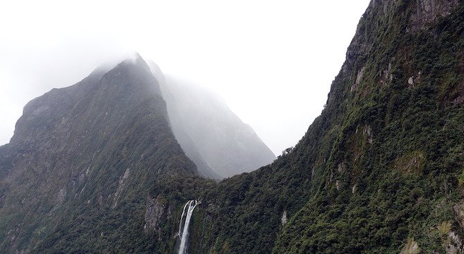 Стотици туристи се оказаха блокирани в Нова Зеландия заради буря