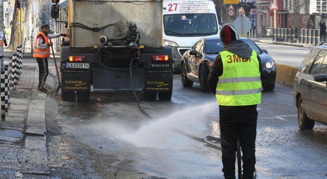 Започна механизирано метене и миене на улици в столицата