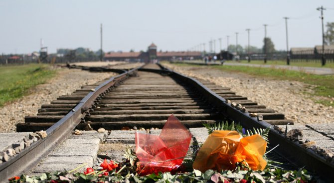 Германия ще обезщети хиляди алжирски жертви на Холокоста