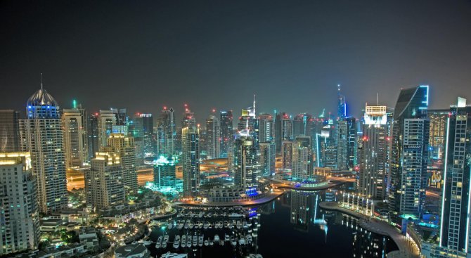 Дубай отвори най-високия хотел в света (снимки)