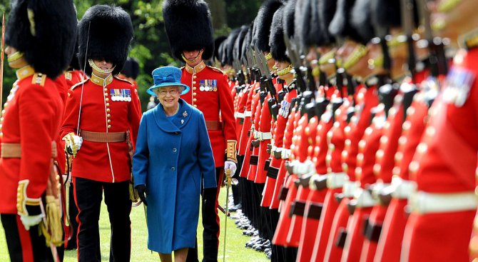 Политици от 53 страни ще нищят кой ще наследи Елизабет II