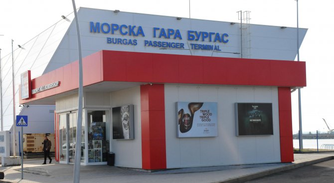 Задигнаха сейф с пари от магазин на Морската гара в Бургас