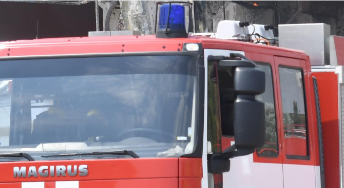 Кола изгоря напълно в Бургаско