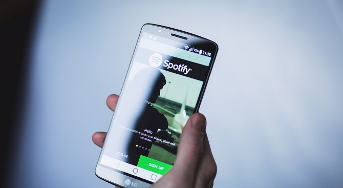 Нашенец оскуба $2 млн. от Spotify