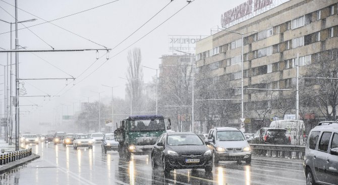 Нарушения в графика на движение на трамваите и автобусите в София