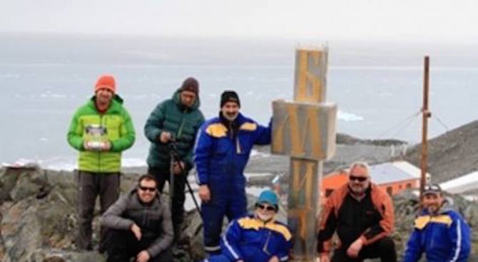 Монтираха паметник на кирилицата в Антарктида (снимки)