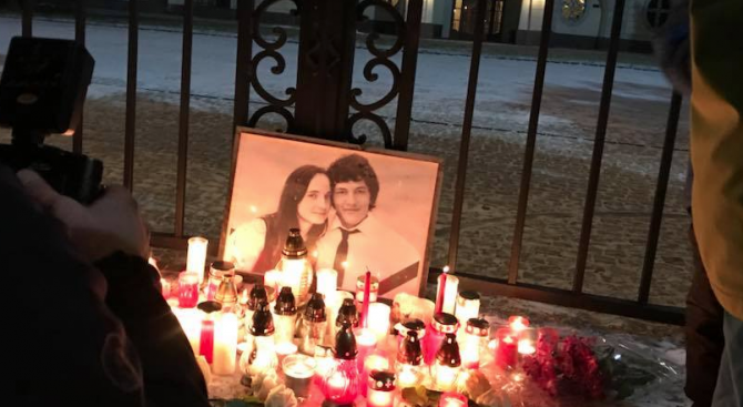 Убитият словашки разследващ журналист бе погребан днес в сватбения си костюм