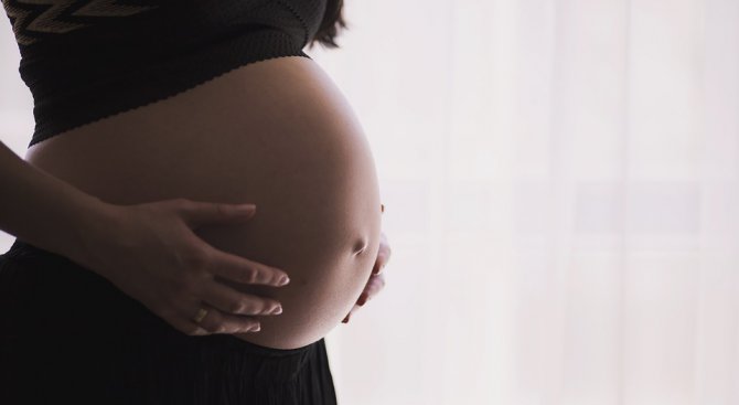 Жена роди 15 минути, след като разбра, че е бременна
