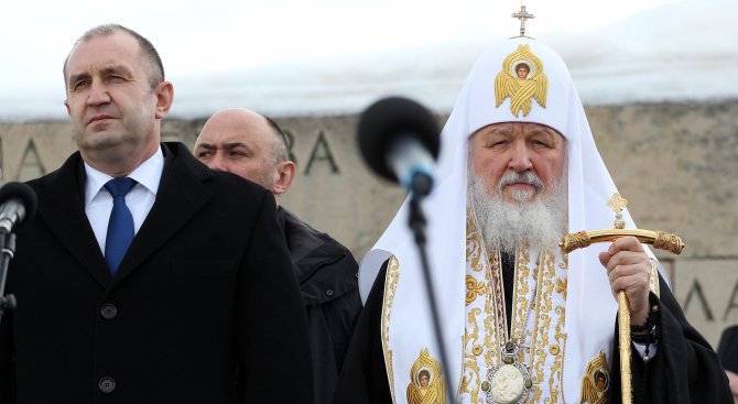 Експерт разкри какво издава поведението на патриарх Кирил