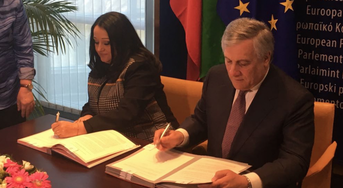 Лиляна Павлова и Антонио Таяни подписаха ключово законодателство на ЕС днес