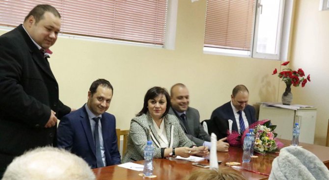 Нинова: ГЕРБ твърдят, че са единствени. Ние твърдим, че сме алтернатива